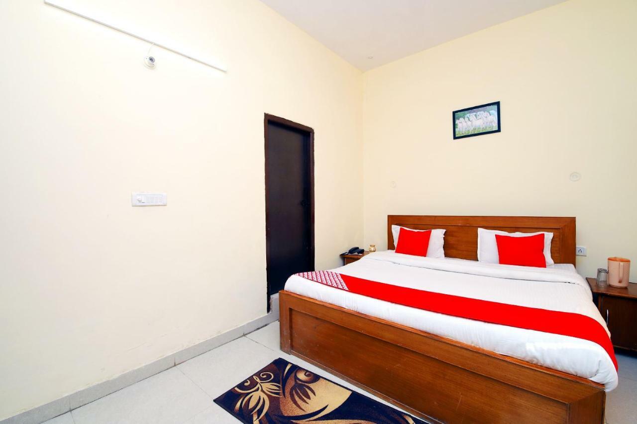 Oyo 8670 Hotel Usha Palace Mussoorie Ngoại thất bức ảnh